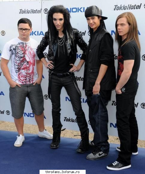 1.:nebun: poze cu tokio hotel.