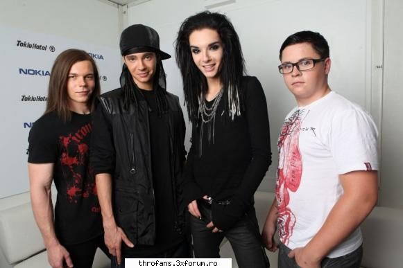 Poze cu Tokio Hotel. - unde isi tine mana? - Formatia